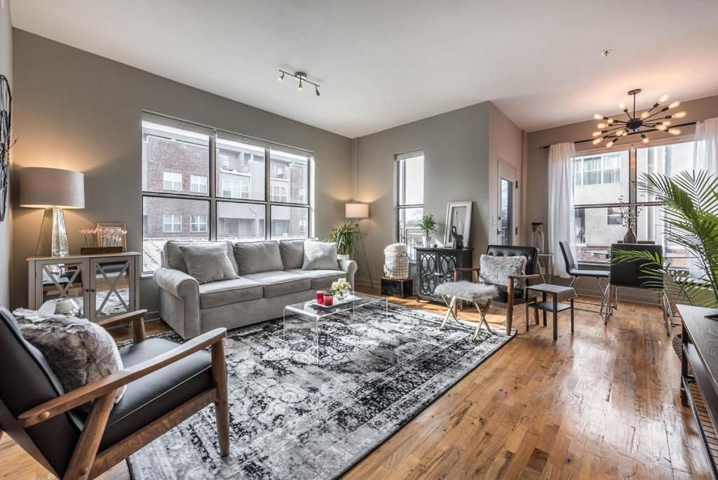 Trendy Castleberry Hill Condo- Walk To Mercedes Benz/ All Downtown Attractions แอตแลนตา ภายนอก รูปภาพ