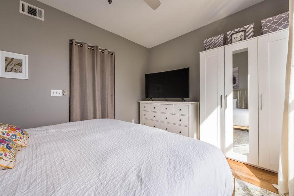 Trendy Castleberry Hill Condo- Walk To Mercedes Benz/ All Downtown Attractions แอตแลนตา ภายนอก รูปภาพ